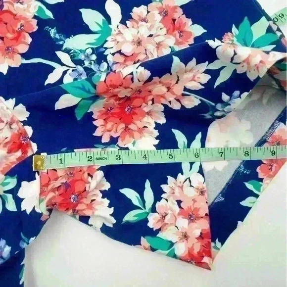 Lands End Women's 10P Multicolor Floral Blue Pink Hawaiian Shorts Midrise - Picture 3 of 9